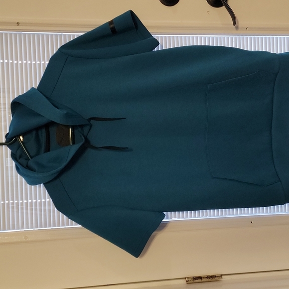 Great Condition Men's Large Fitted Under Armour Half Sleeve Hoodie. - Picture 4 of 6